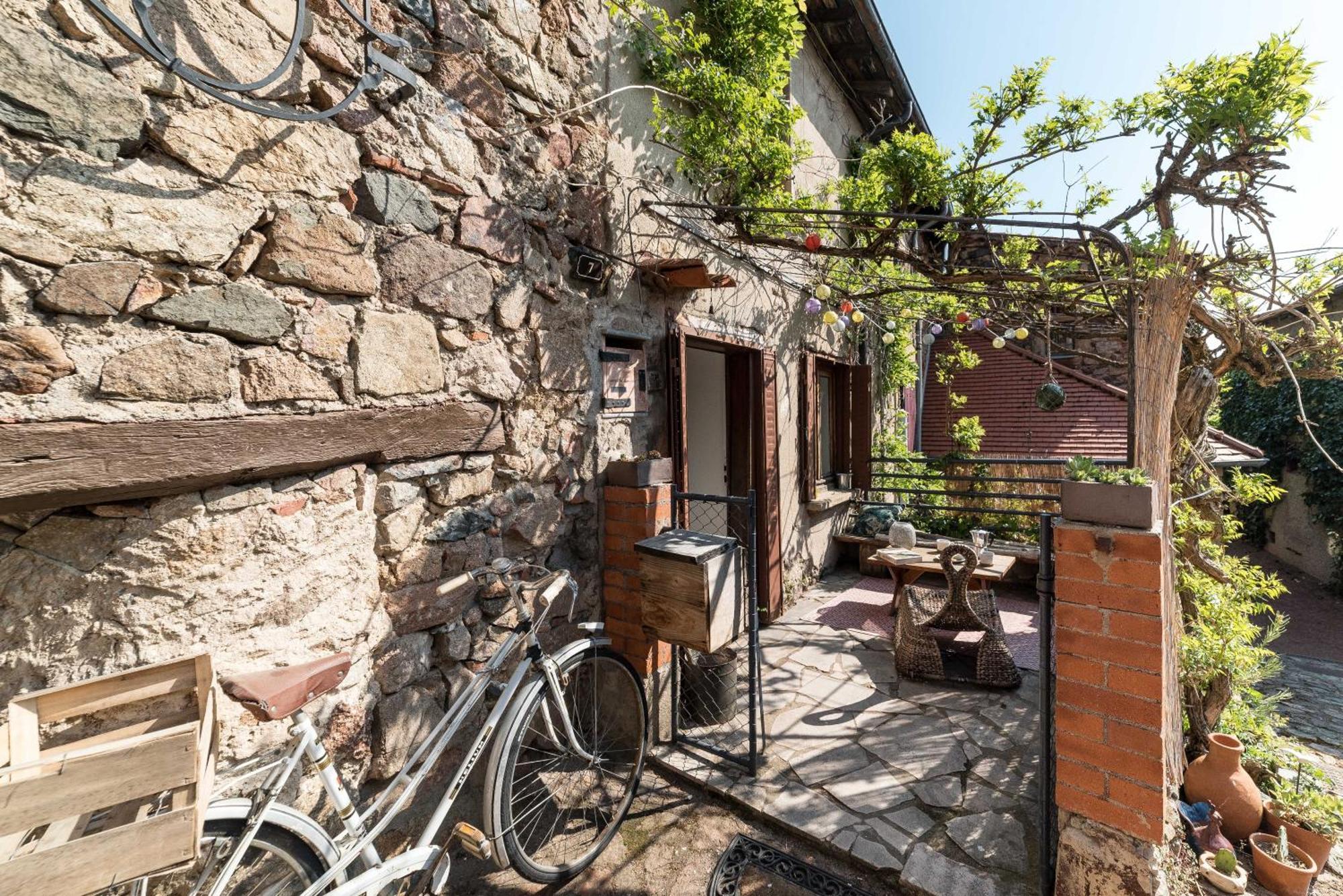 Charmant hébergement dans village pittoresque Saint-Jean-Saint-Maurice-sur-Loire Exterior foto