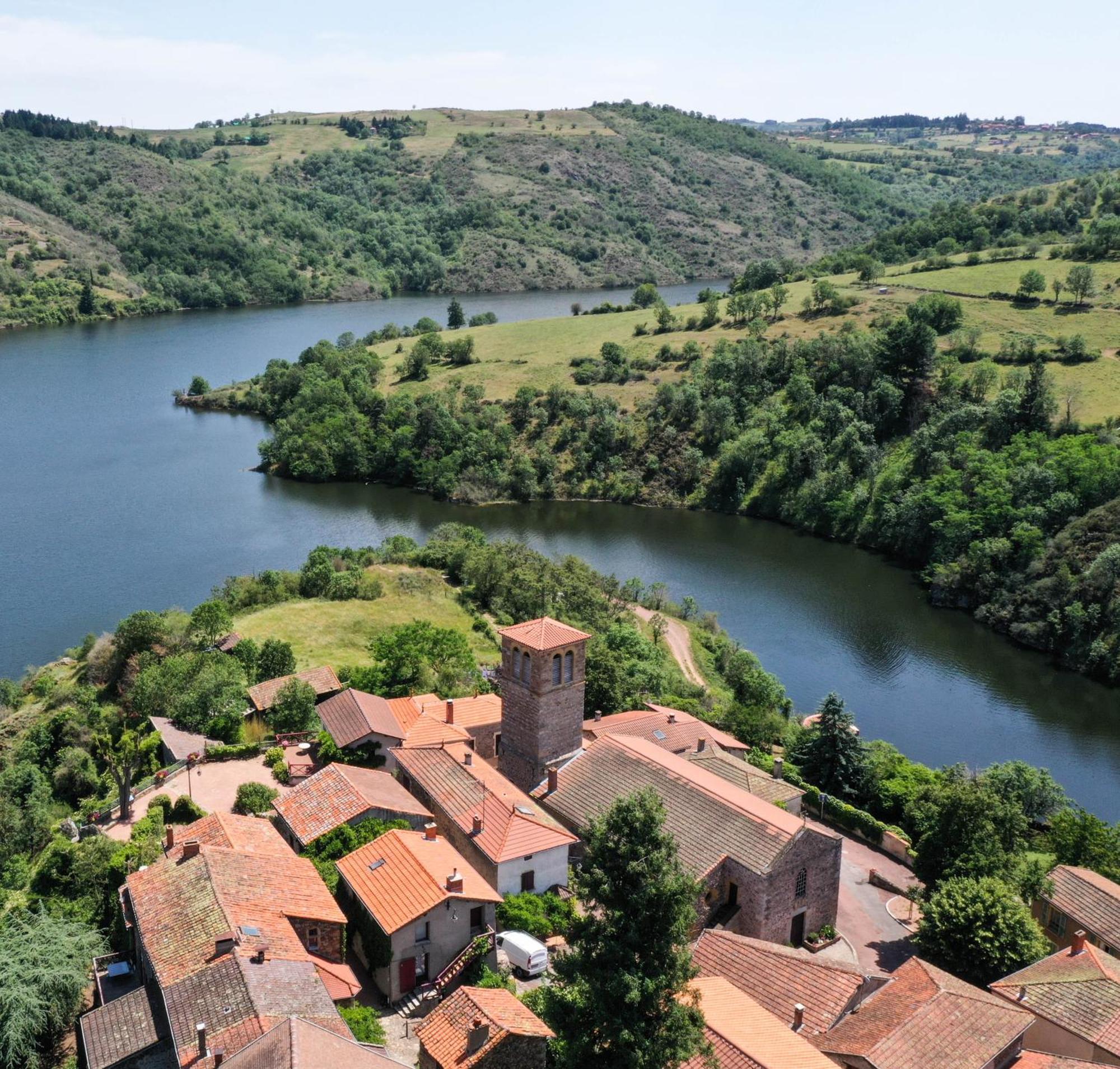 Charmant hébergement dans village pittoresque Saint-Jean-Saint-Maurice-sur-Loire Exterior foto